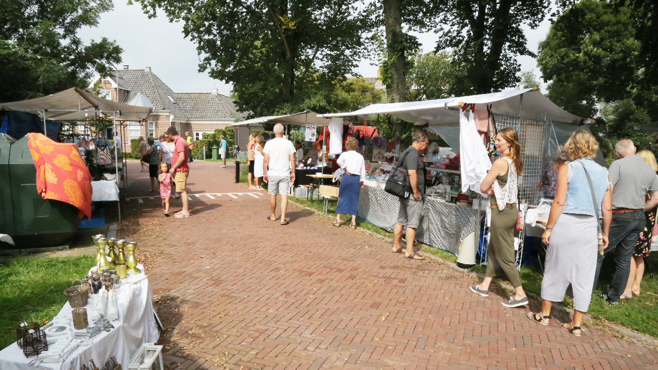 Creatieve Zomermarkt in Middelie druk bezochtn