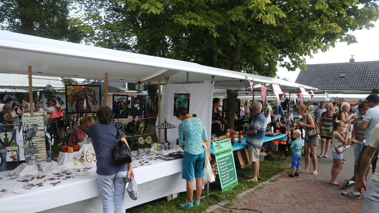 Creatieve Markt in Middelie druk bezocht
