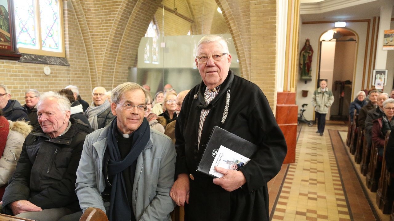 Volendams Opera Koor zong bij afscheid van Pastoor Jan Berkhout