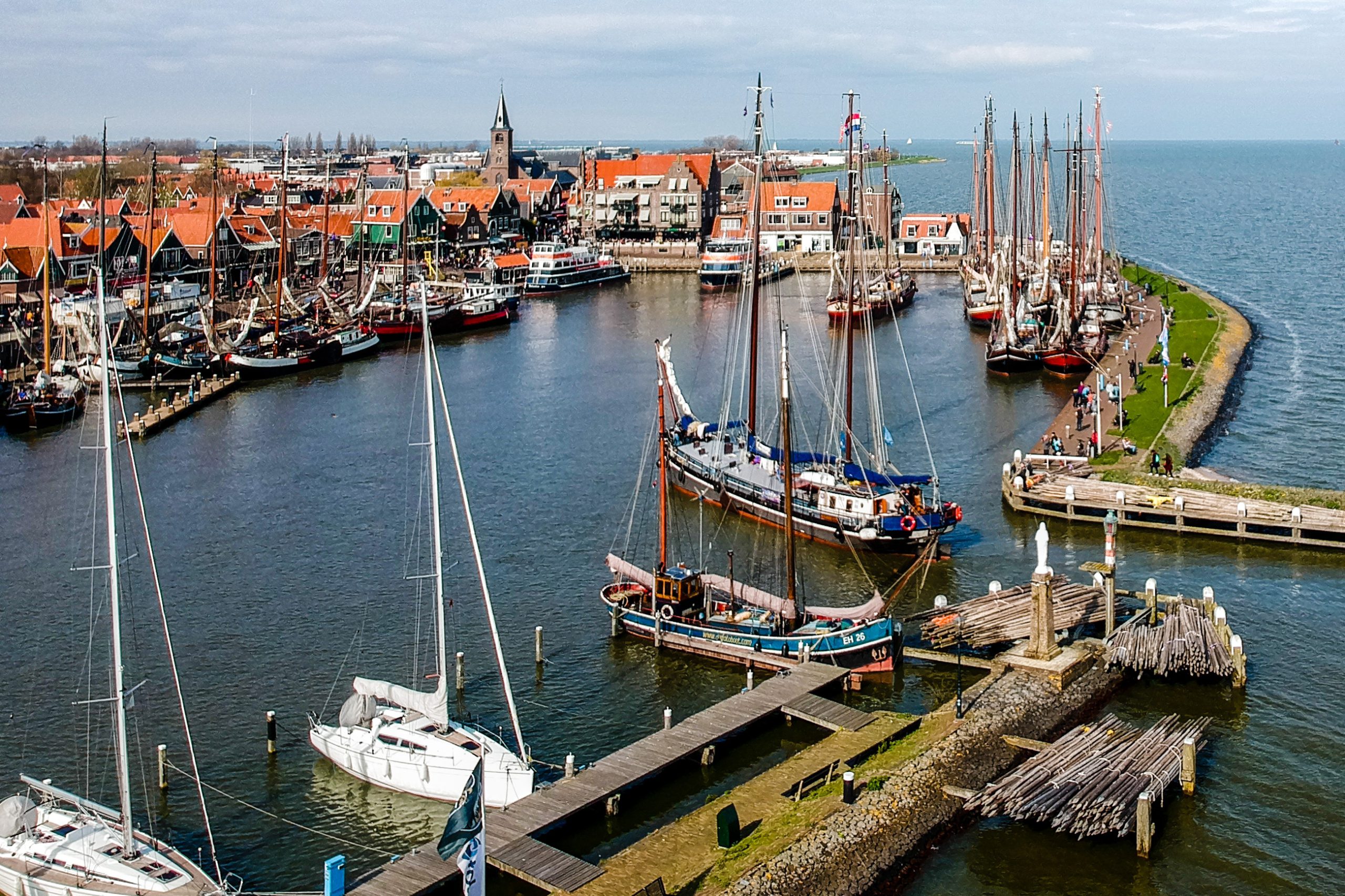 aankomst-in-de-haven-nieuw-volendam