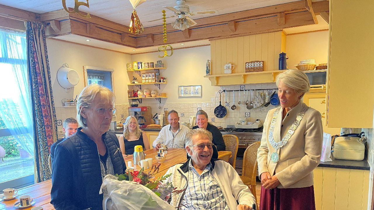 ‘Burgemeester van de Purmer’ Jos viert gouden huwelijk met zijn Coba