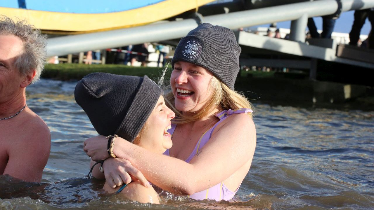 Nieuwjaarsduik op meerdere plaatsen