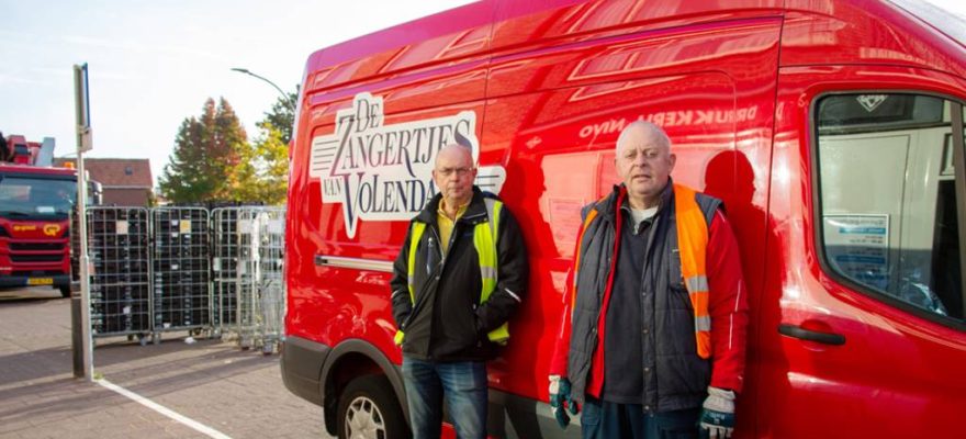 Papier ophalen door De Zangertjes tijdens Bouwvak en Kermis - Nieuw