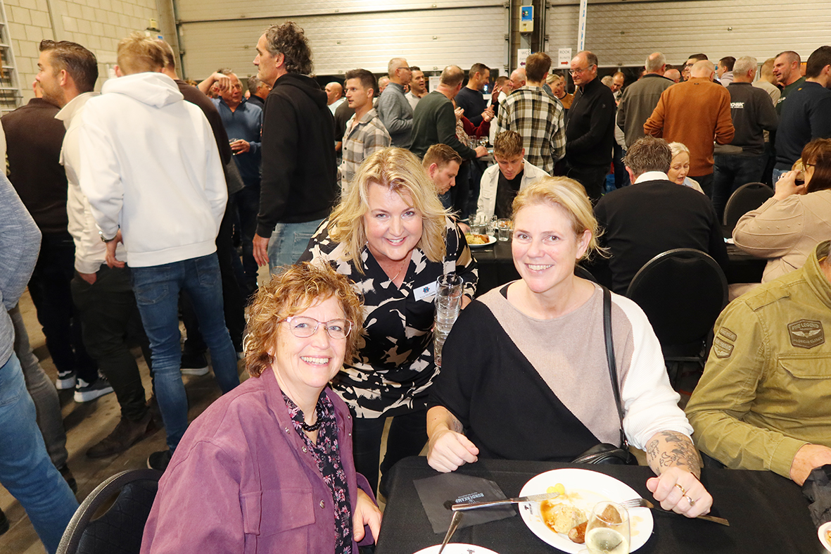 Grote opkomst bij jaarlijkse stamppotavond Huiberts BV