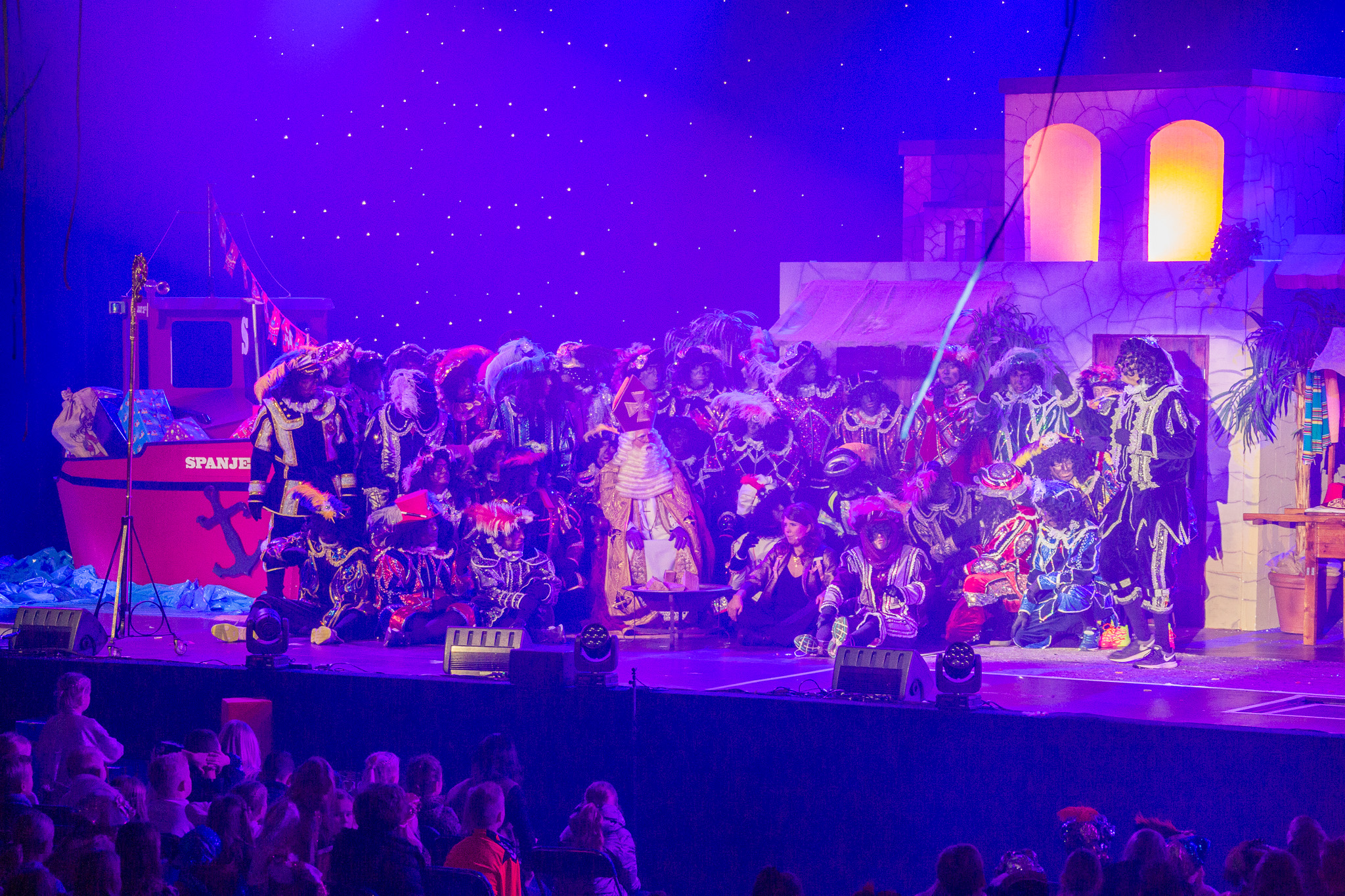 Sinterklaasshow in Opperdam mondt uit in magisch Egyptisch avontuur