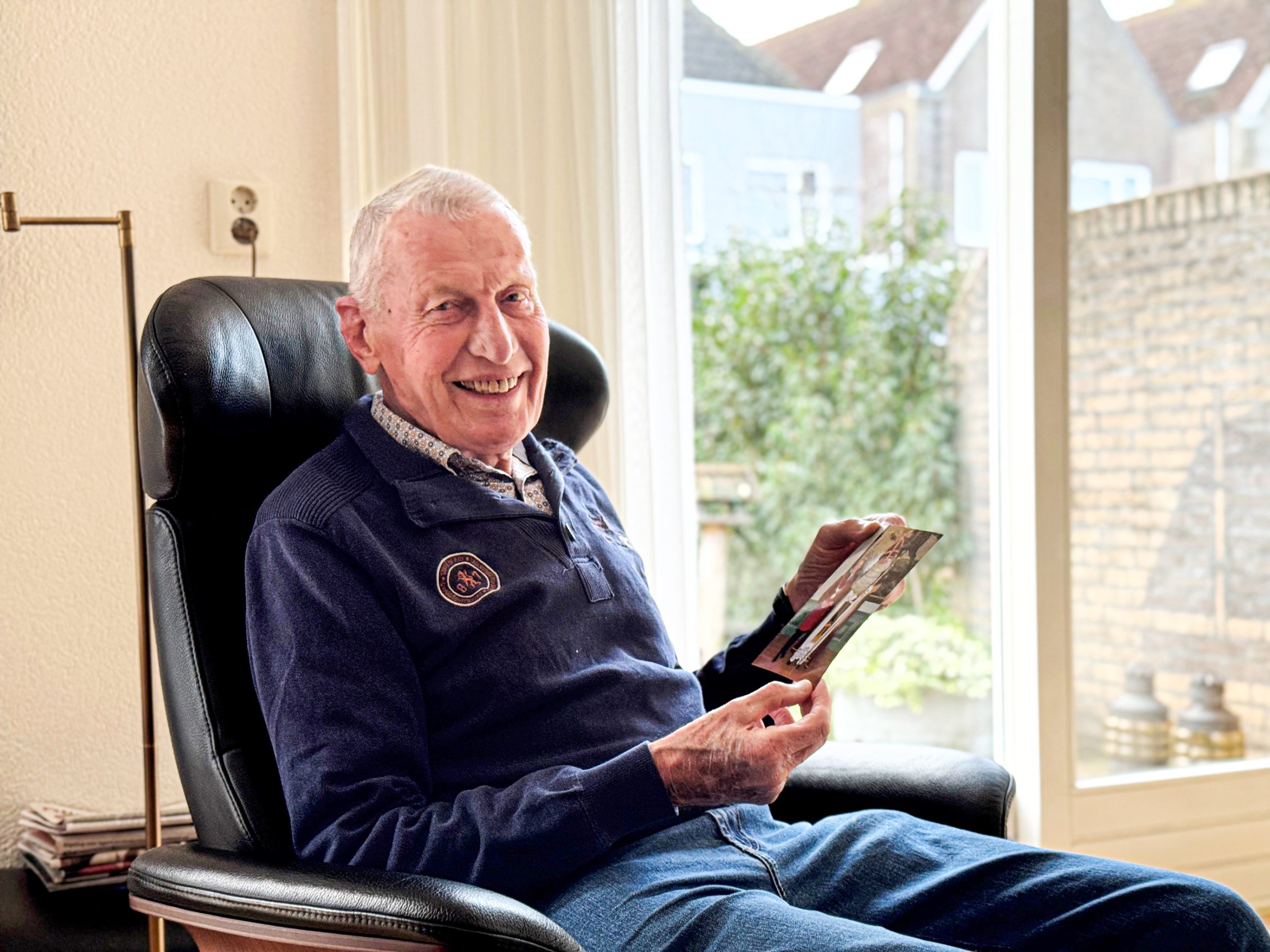 Thames Guit (86) kijkt voor het eerst vanaf de kade