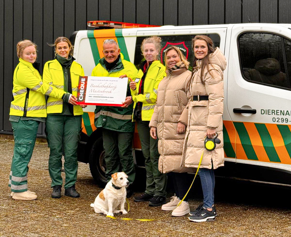 Mastenbroek doneert ondernemersprijs aan Dierenambulance Waterland
