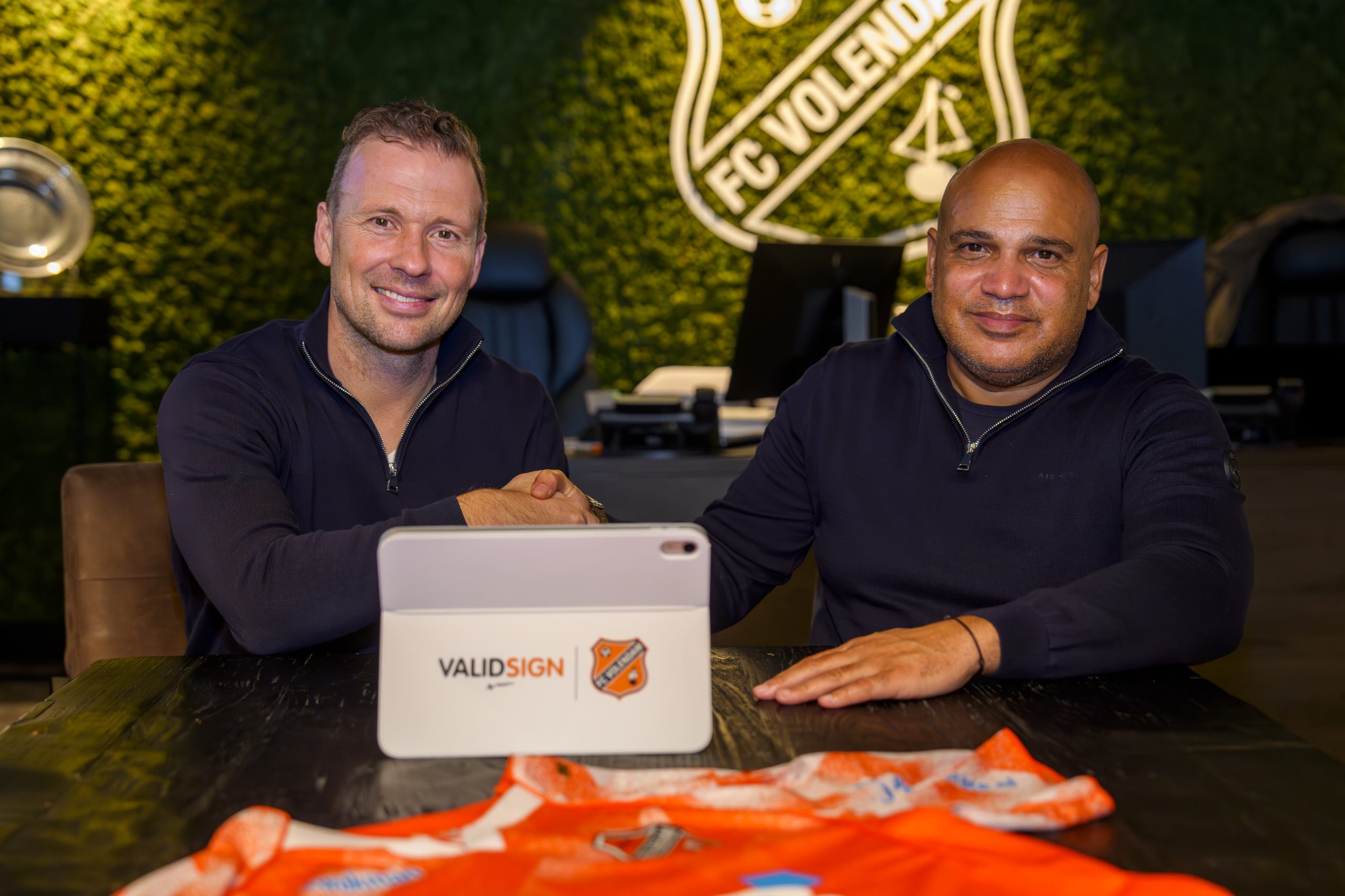 FC Volendam kiest voor continuïteit met verlengingen Kruys en Busby