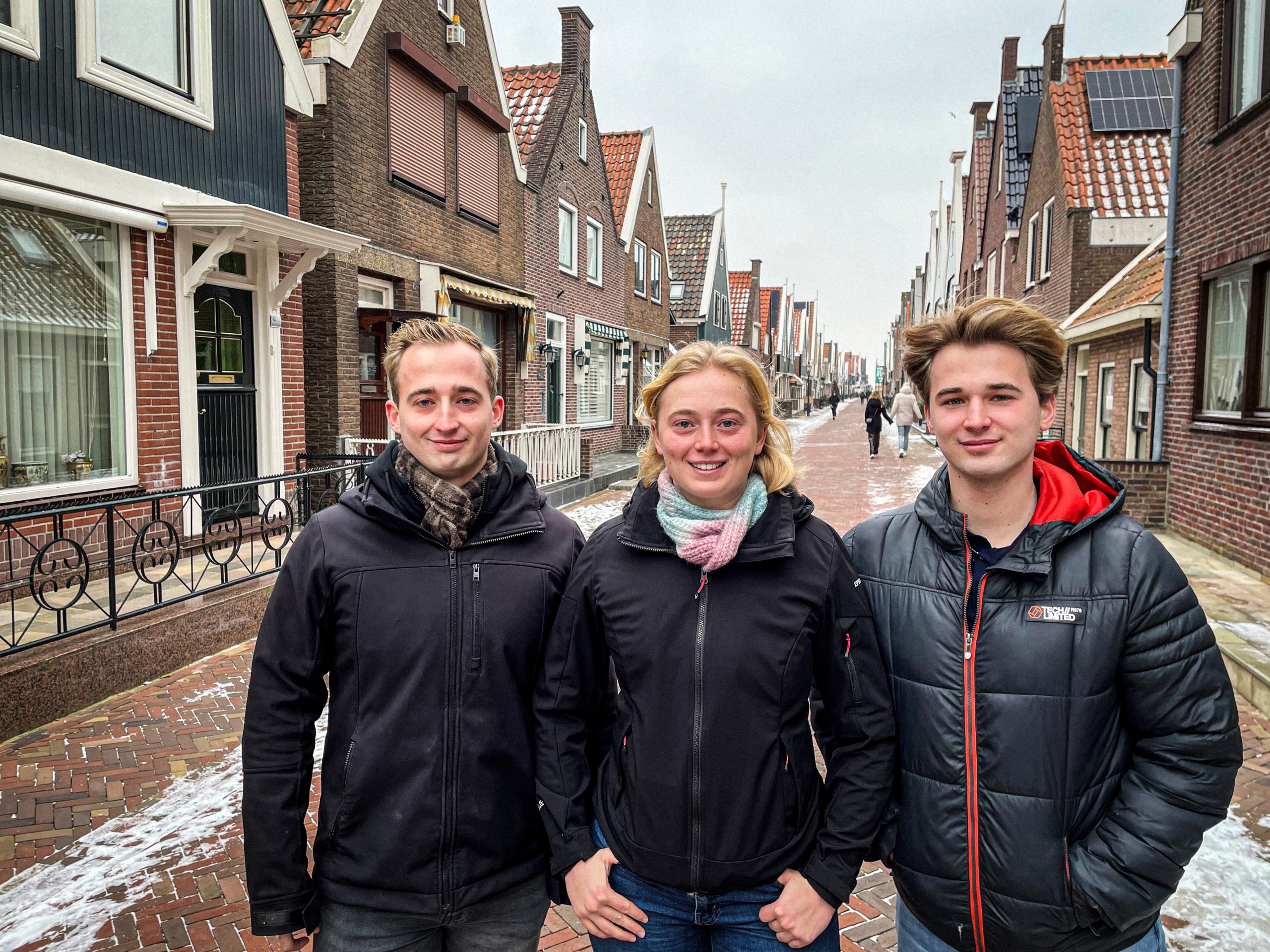 Misdienen, schaatsles, oud papier ophalen, voor zus en broers Hondema is het vanzelfsprekend