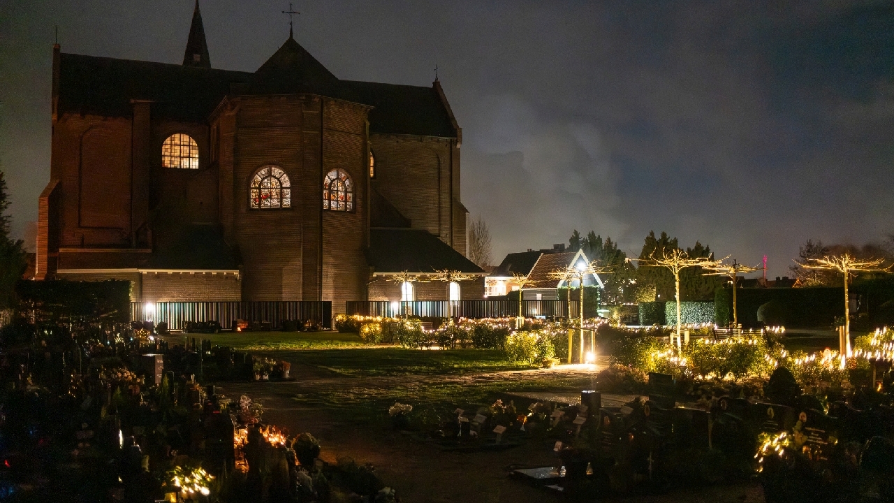 Graf Volendam sfeervol verlicht