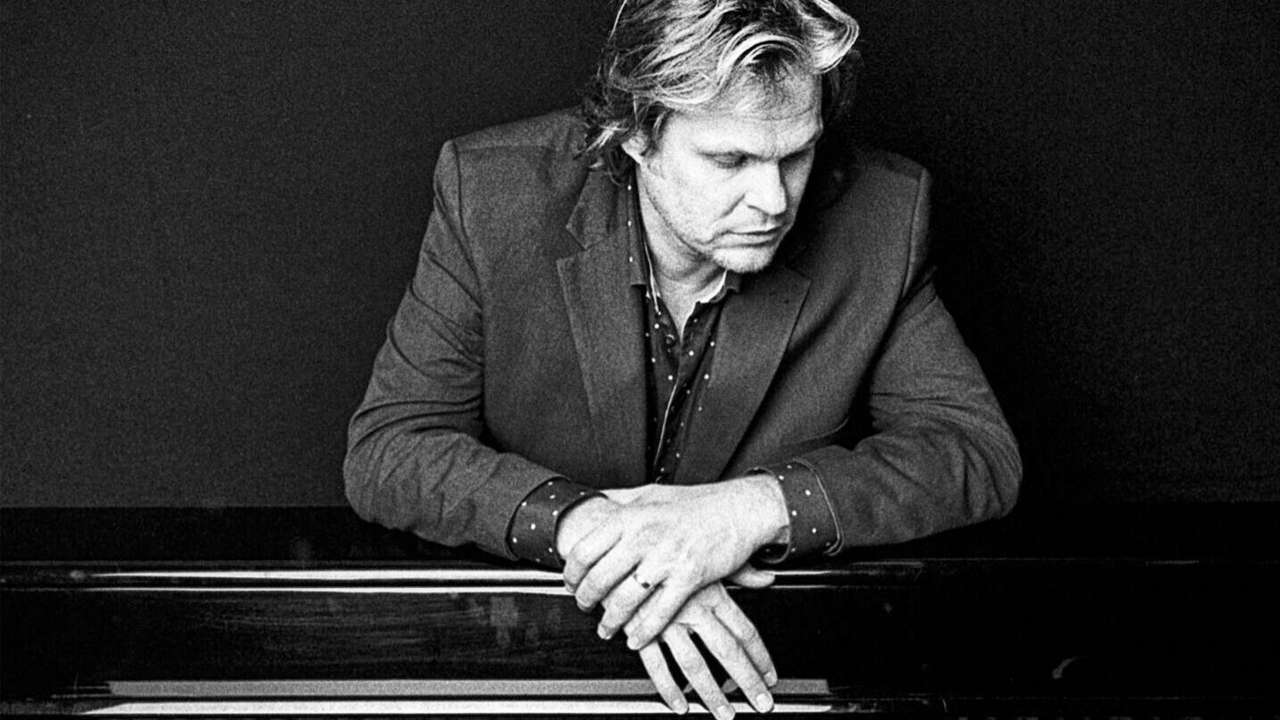 Bluesicoon Roel Spanjers speelt in Jazzclub Mahogany Hall