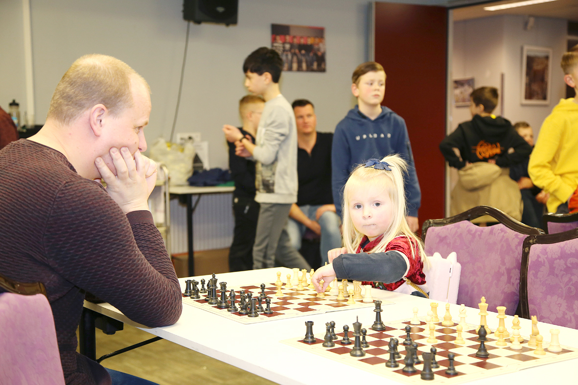 Scholenschaak vroeger van start