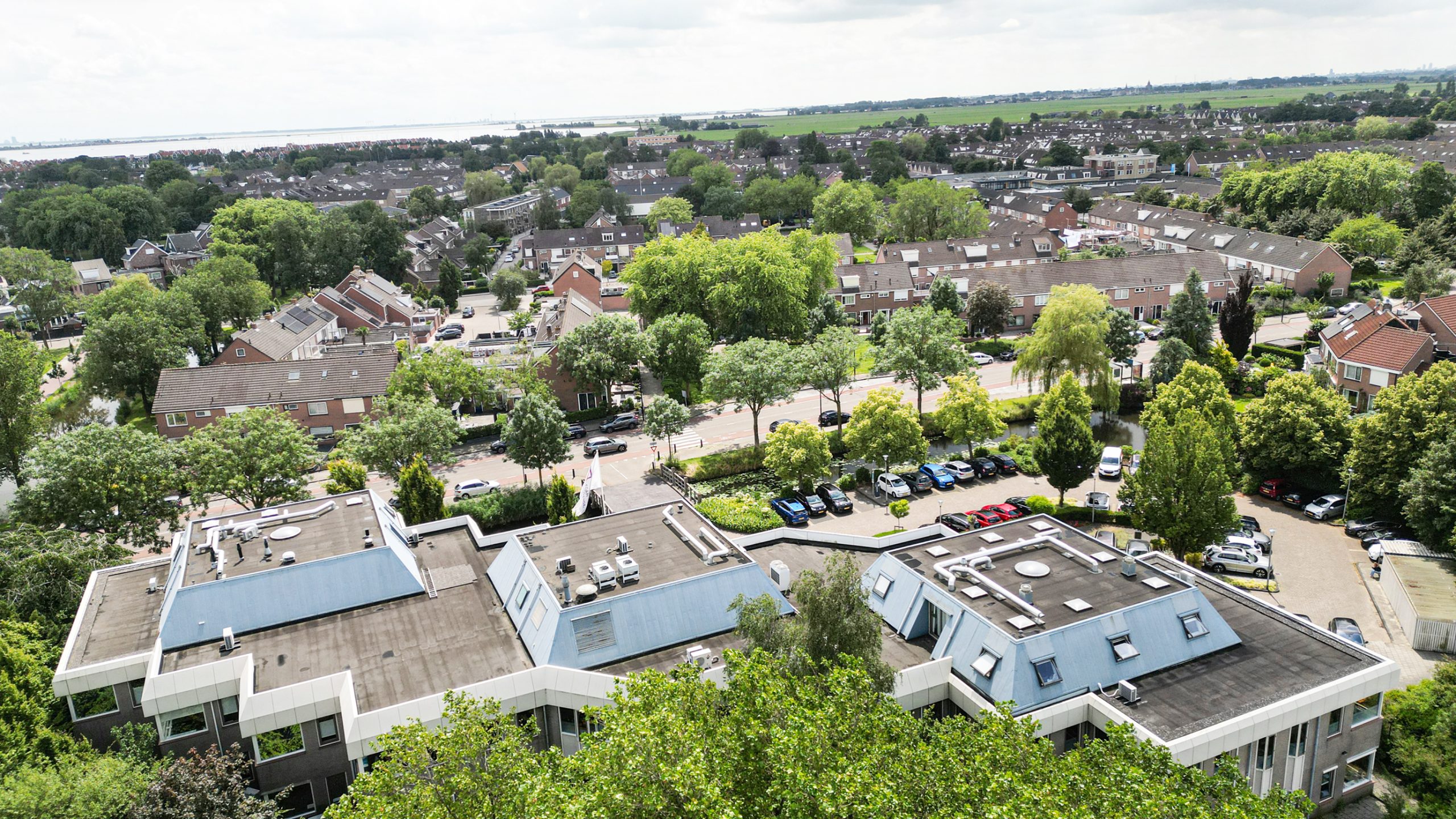 Lezers die schrijven – Edam-Volendam bouwt vooral aan haar eigen muur deel 6