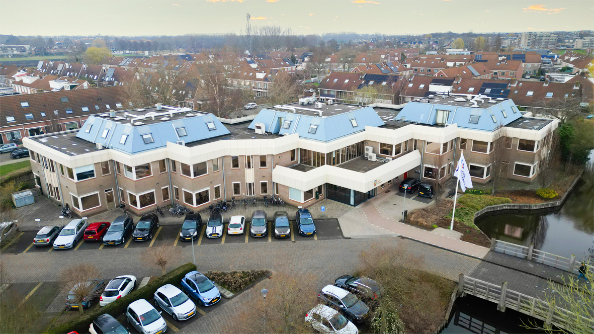 Lezers die schrijven – Edam-Volendam bouwt vooral aan haar eigen muren deel 7/7