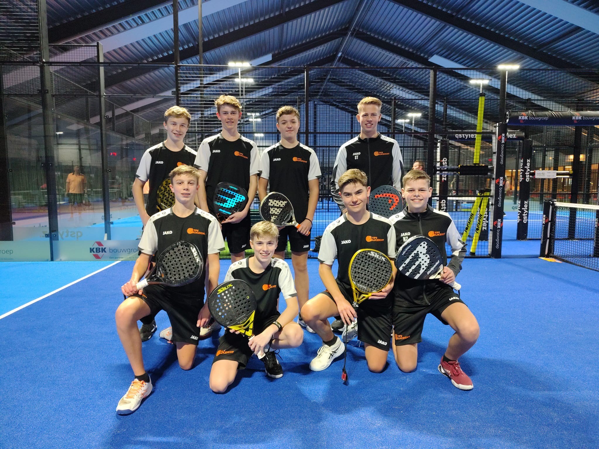 TPV Dijkzicht met jeugdspeelsters en senioren naar NK Padel