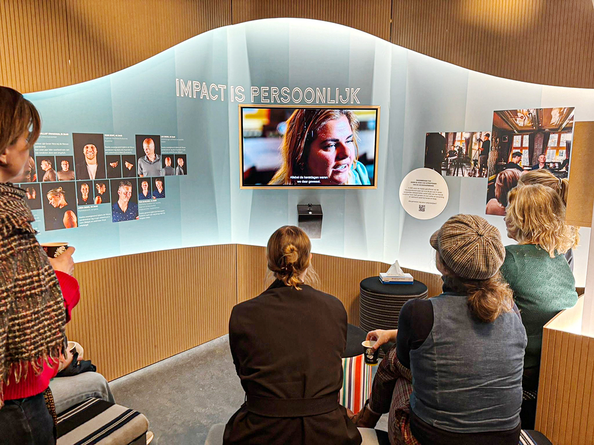 ARQ-psychologen bezoeken expositie