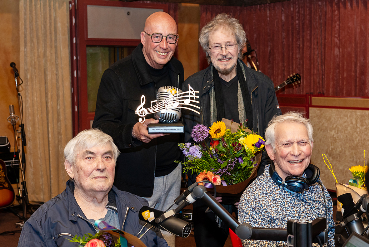 NPO Radio 5 verrast The Cats in Volendam met Evergreen Award
