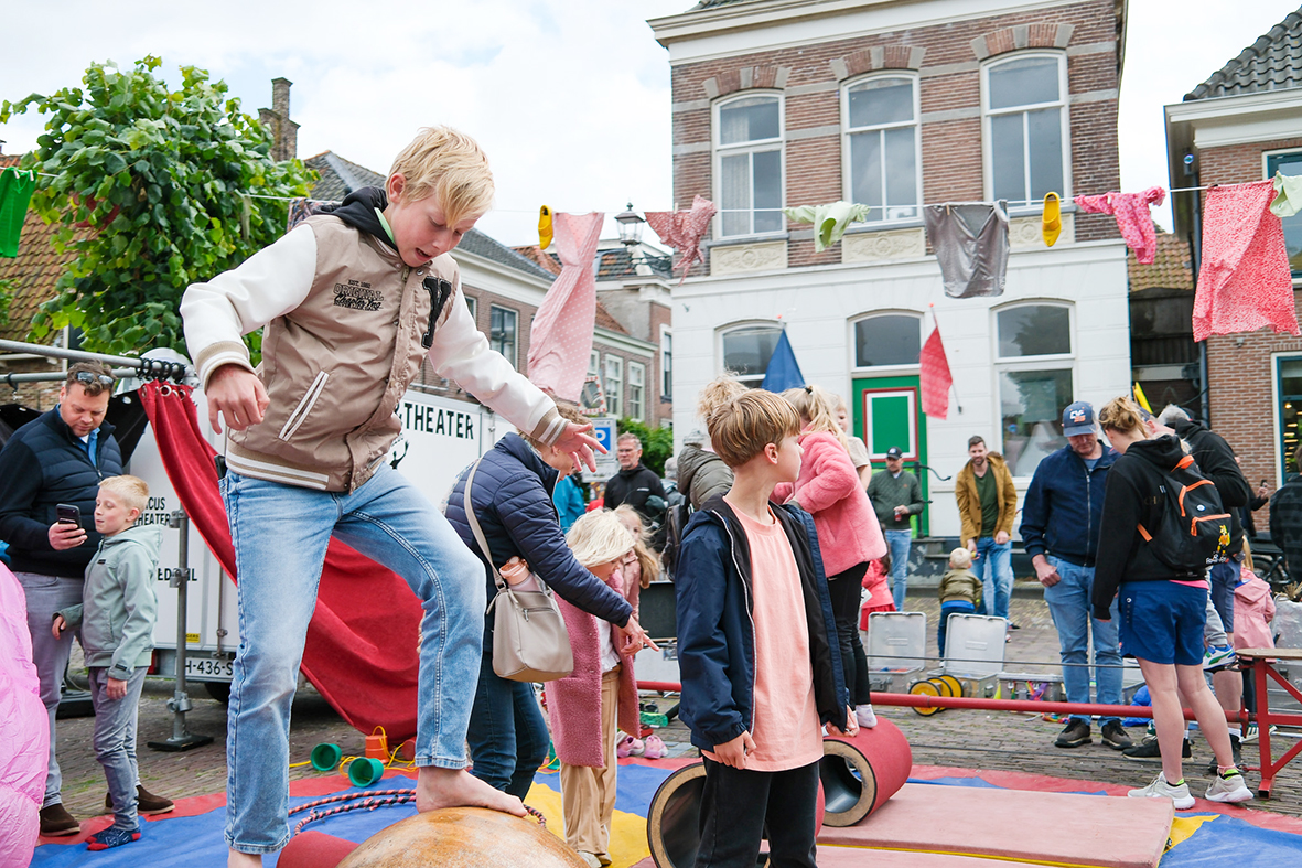Kaaspop kleurt Edam met muziek, zon en ruimteverhalen