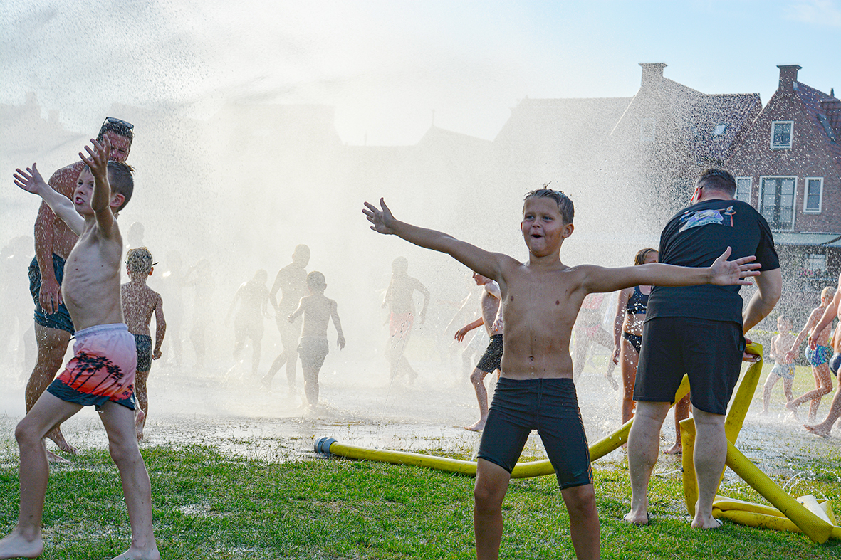 Morgen weer waterfestijn op Slobbeland