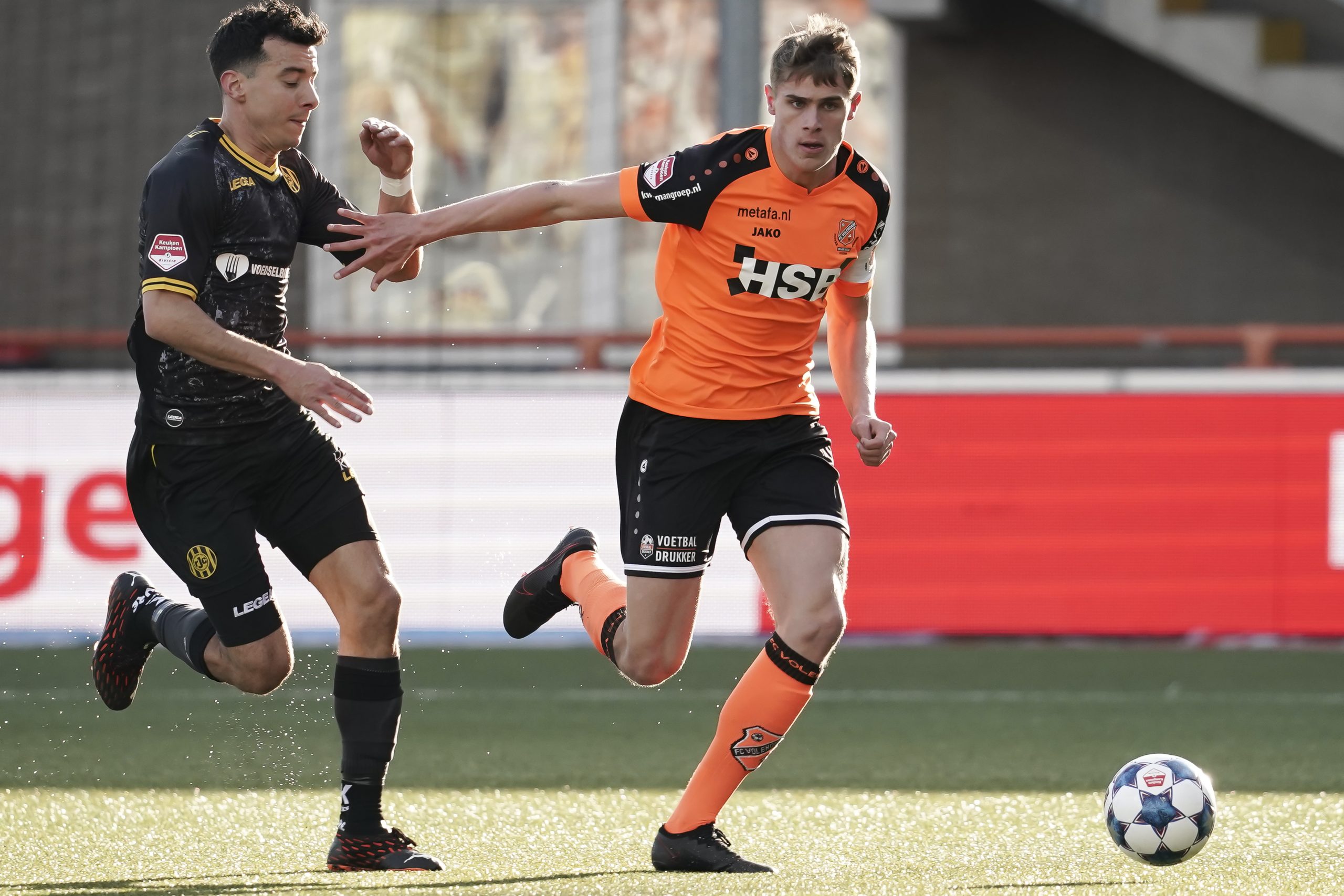 Micky van de Ven blijft langer bij Spurs
