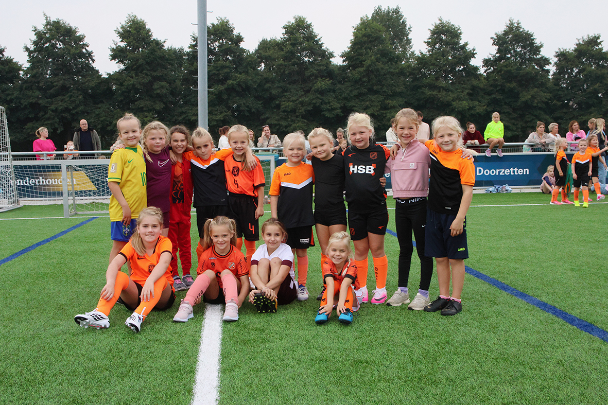Nieuwe lichting krijgt proeftraining bij RKAV Volendam
